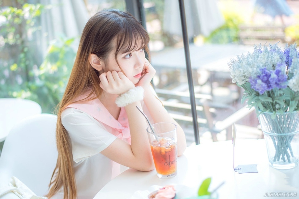 别抱怨生活的无聊生活嘛，就是无聊中自己找些乐子。我可以被打败但我不允许自己爬不起来。